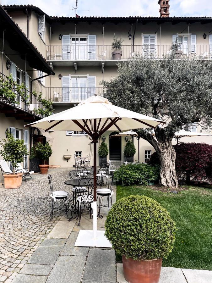 Corte Gondina Boutique Hotel La Morra Bagian luar foto
