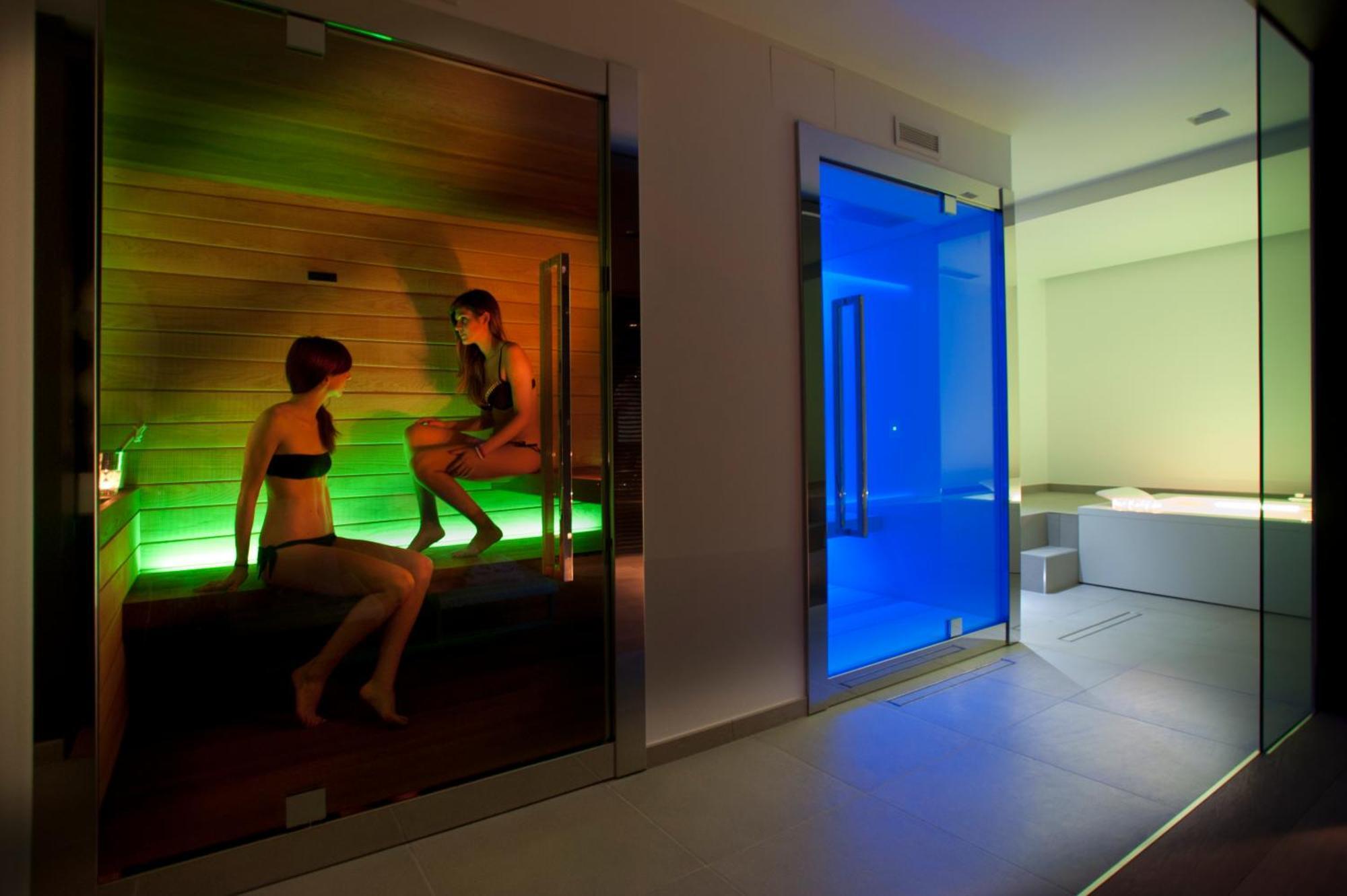 Corte Gondina Boutique Hotel La Morra Bagian luar foto