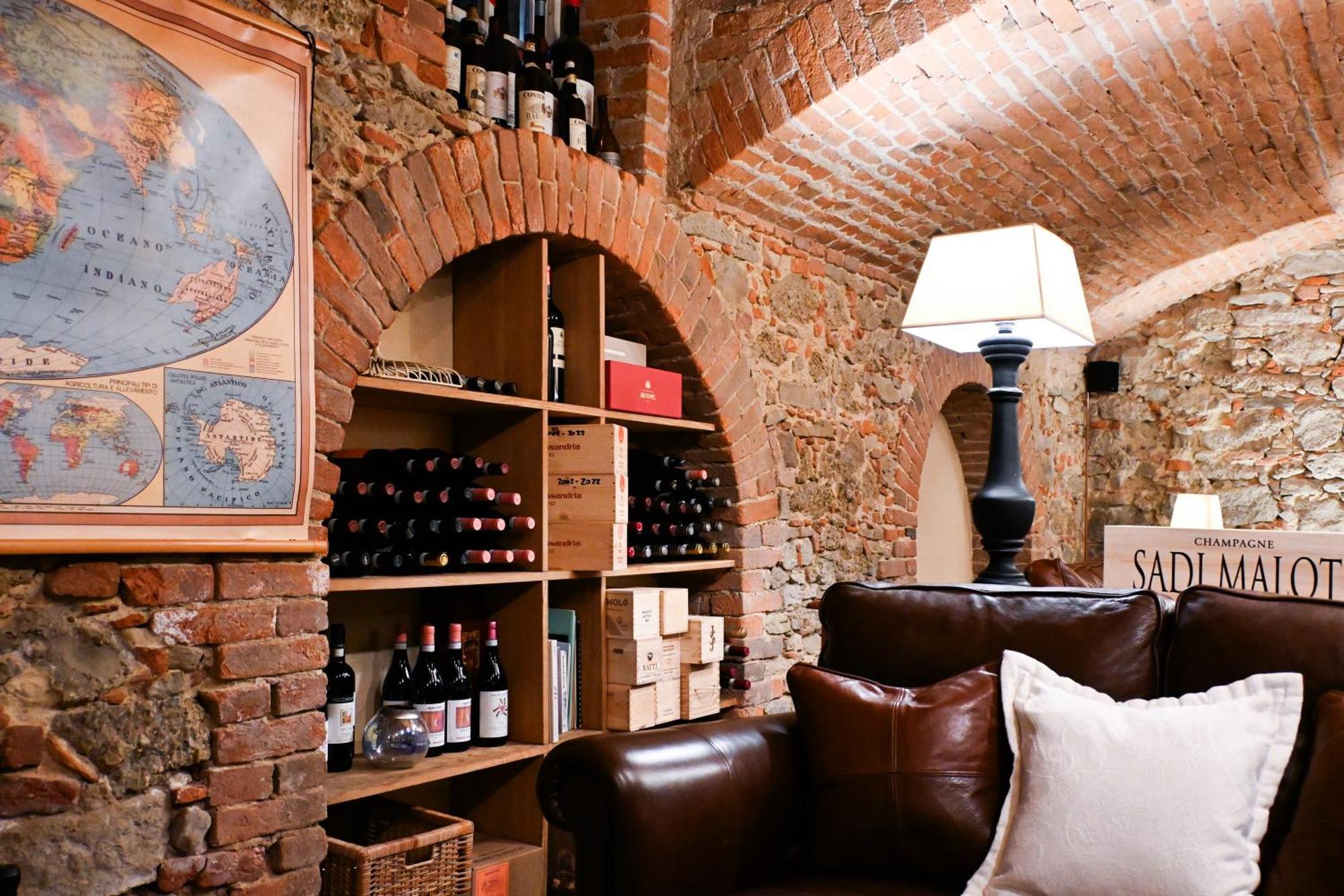 Corte Gondina Boutique Hotel La Morra Bagian luar foto