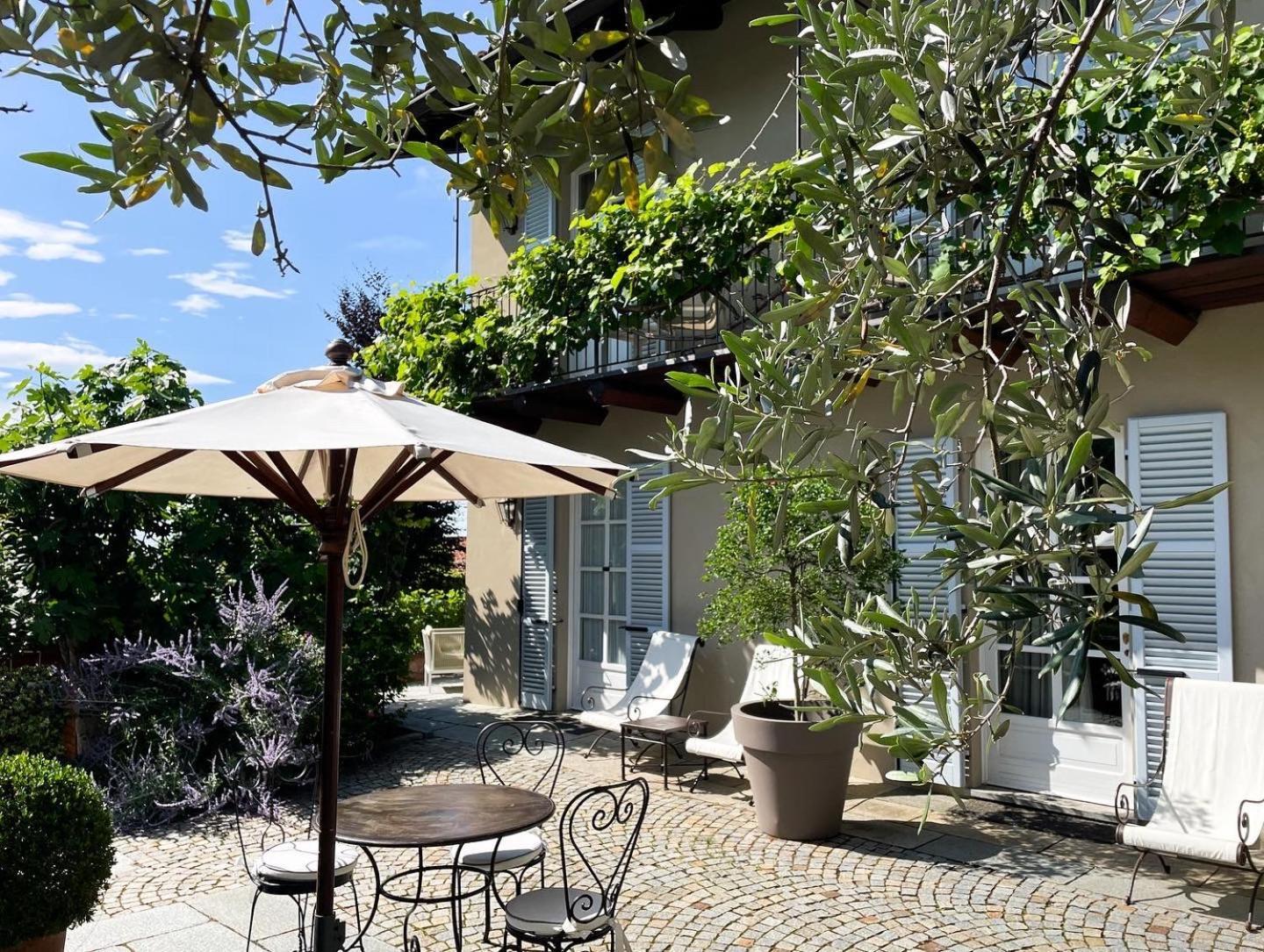 Corte Gondina Boutique Hotel La Morra Bagian luar foto